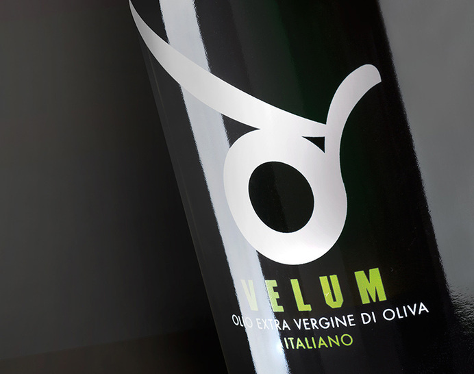 Extra virgin olive oil #beverage #bottle #packaging #design #olive #food #extra #label #screen #natural #printing #pack #italy #virgin #oil