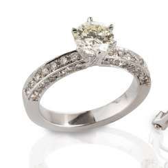 Ring with brilliant-cut diamonds,