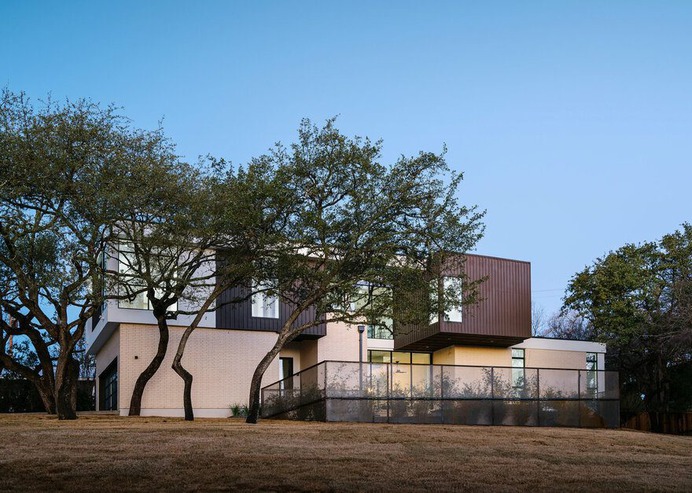 Allotted Space House / Matt Fajkus Architecture