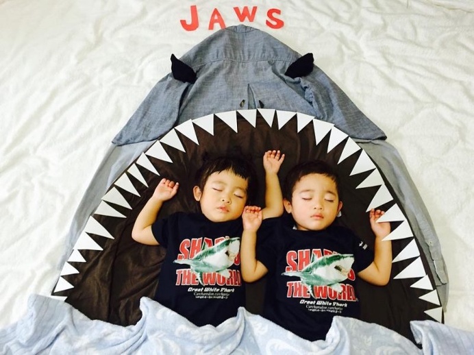 Ayumi Omori Captures Her Sleeping Twins In Imaginative Scenes