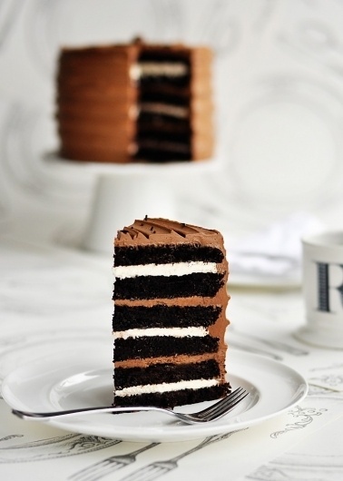 Sweetapolita – Campfire Delight: 6-Layer Rich Chocolate Malted & Toasted-Marshmallow Cake #dessert #food