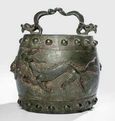 Bronze bell with Chilong Handle and dragon decoration in Relief