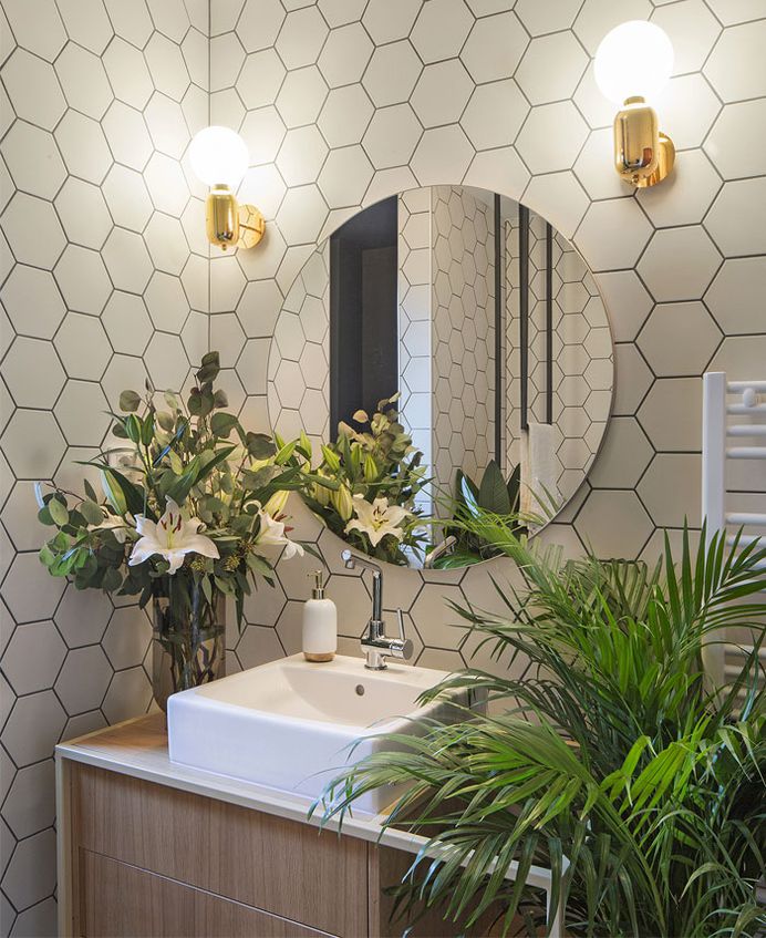 Urban Chic Bachelor's Apartment Located in Bucharest - InteriorZine