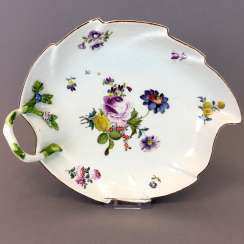 Johann Joachim Kaendler for the Royal Porcelain factory of Meissen: confectionery sheet with wood-cut flowers, to 1745, rare. #porcelain