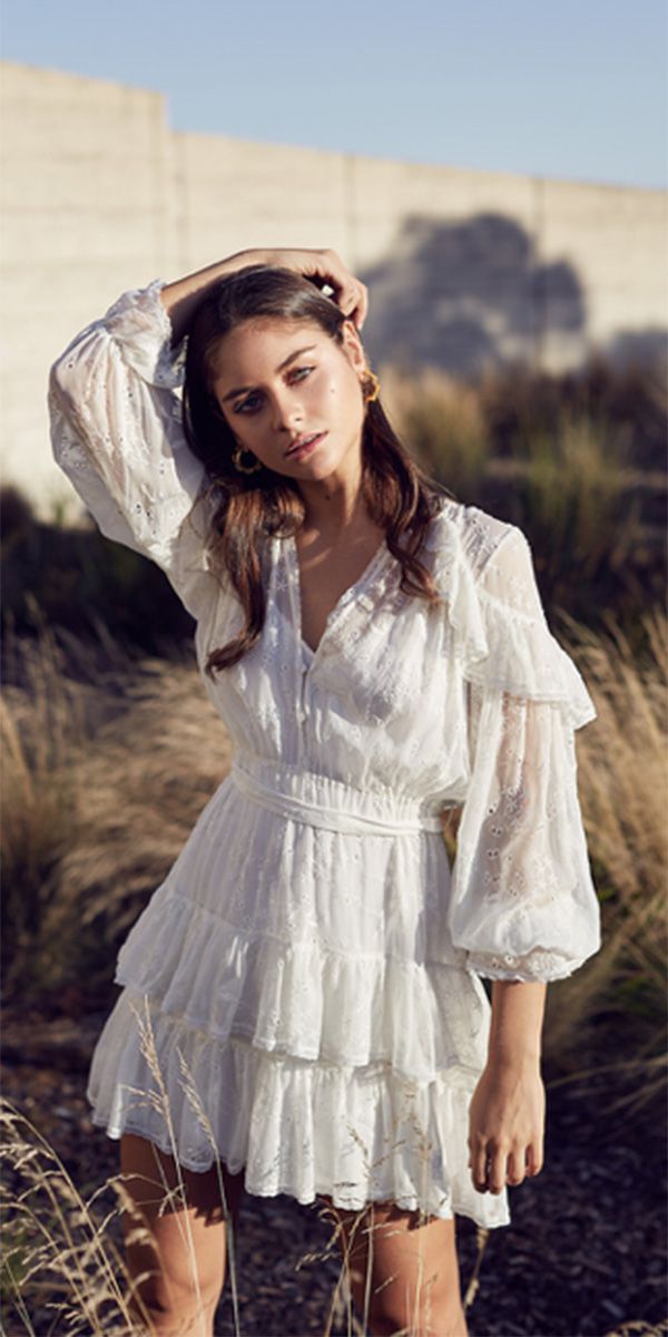 Lace short wedding dresses are the perfect choice for petite brides who want to look sexy, elegant and incredible.