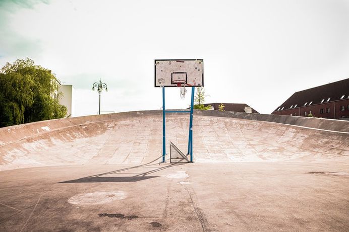 Three points. photo by Semir Ahmed Douibi (@smnpd) on Unsplash