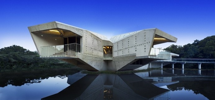 architecture Stamp house Sci Fi Looking Residence With Bridge Access in Australia: Stamp House #house #contemporary #building #architecture #bridge #residence #sci-fi