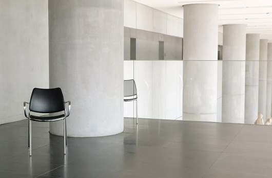 Silla de diseño con brazos Gas STUA #acropolis #museum #chair #design #jesus #gas #gasca #athens