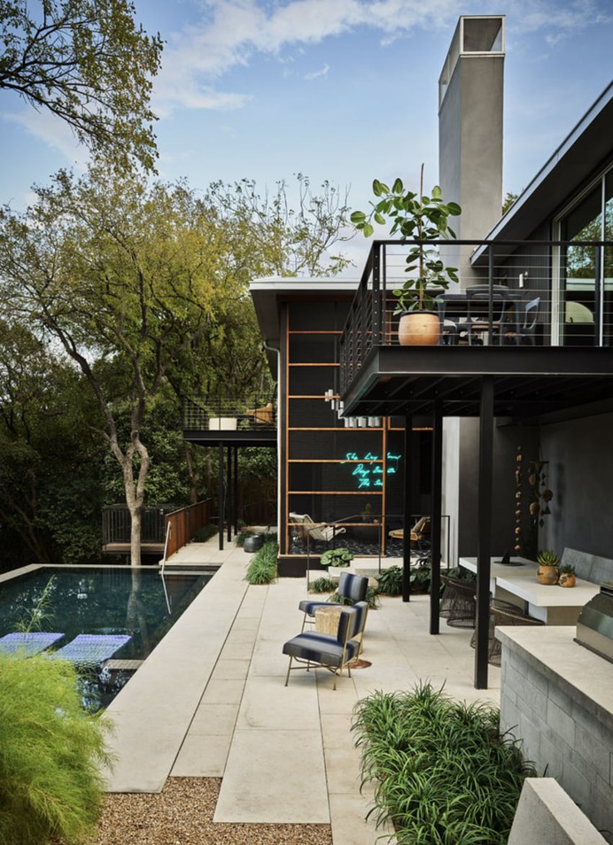 Lake Austin Scenic Home Renovated by Tobin Smith Architects and Mark Ashby Design Features a Spectacular Art Collection
