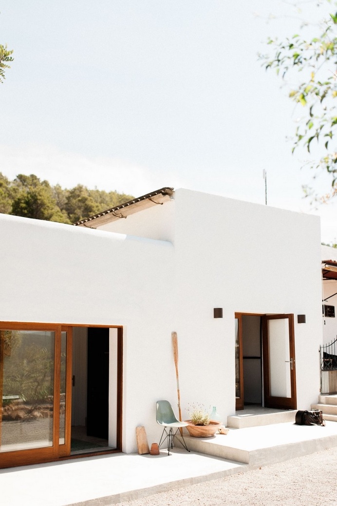 Campo House in Ibiza / Standard Studio
