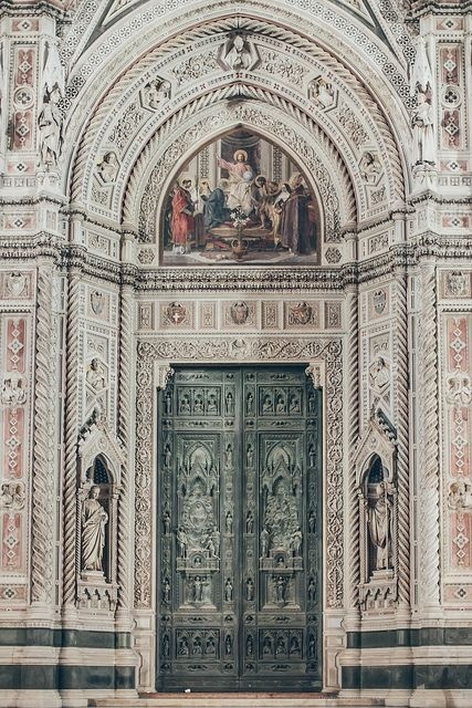 Door in Florence, It amazing architecture design