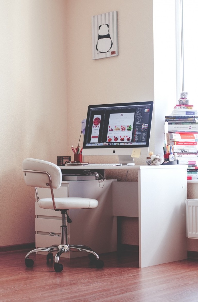 Home workspace by Olia Gozha