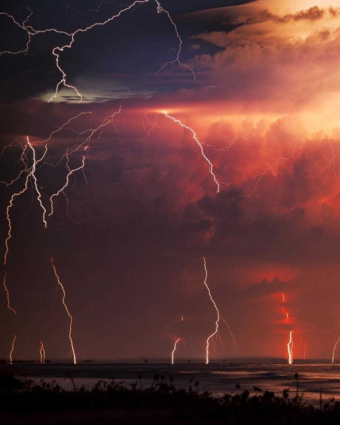 Extreme Weather: Storm Chaser Photography by Jonas Piontek