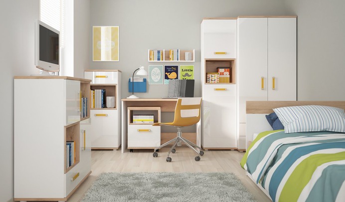Kolekcja mebli Amazon stworzona została z myślą o jej najmłodszych użytkownikach. Modna stylistyka bazująca na czystej bieli uzupełniona została wstawkami w naturalnych odcieniach dębu. Całość zamyka podłużny uchwyt stępujący w czterech wariantach kolorystycznych.