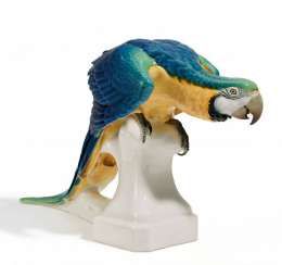 Large MACAW ON a PEDESTAL. Nymphenburg. Model Th. Kärner, 1913. #Sets #Teasets #Porcelainsets #Antiqueplates #Plates #Wallplates #Figures #Porcelainfigurines #porcelain