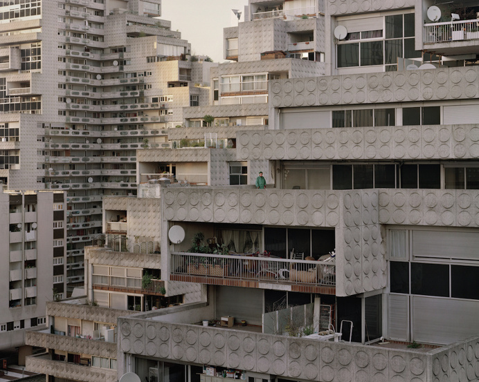 Alternative Post-War Universe in Paris Suburbs