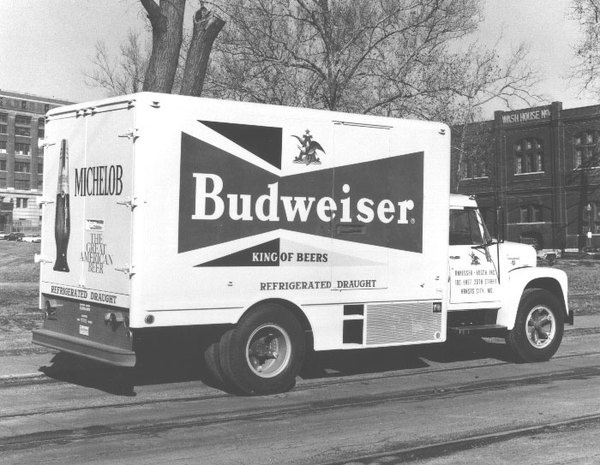 Budweiser's 'Bowtie Shape' CanÂ The Dieline #vehicle #beer #retro