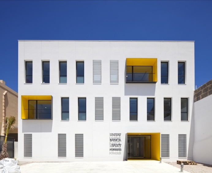 Porreres Health Center / MACA Architecture Studio