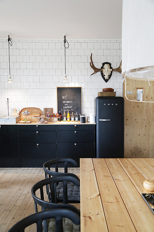 black, like i take my coffee / sfgirlbybay #interior #design #decor #kitchen #deco #decoration