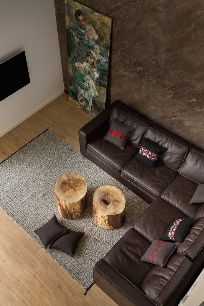 By Using an Optical Illusion This Family House Looks Much Bigger Inside Then It Is