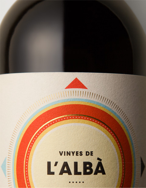 Packaging Vinyes de l'AlbÃ #graphic design #packaging #wine #geometry #barcelona