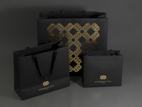 Dresstation Luanda Brand ID on Behance #angola #uma #brand #identity #fashion #logo