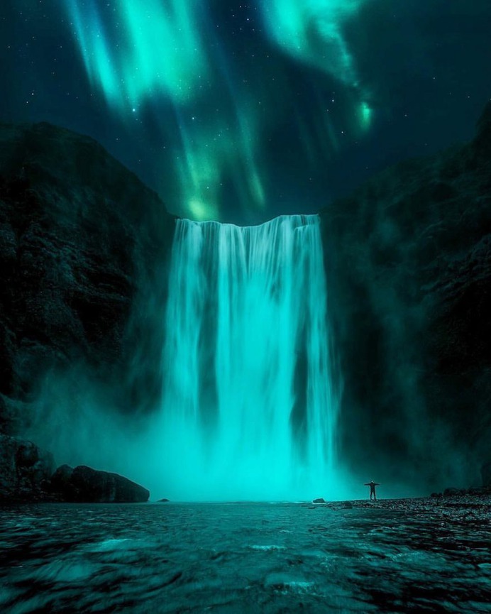 Mikkel Beiter Captures Majestic Northern Lights in Iceland