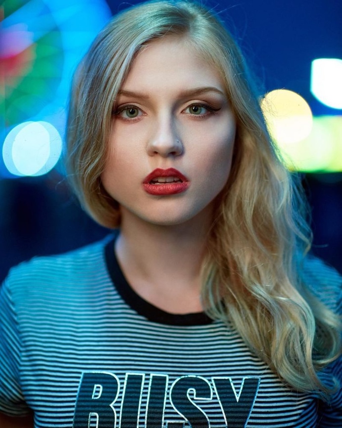 Beautiful Female Portraits by Mark Tiu