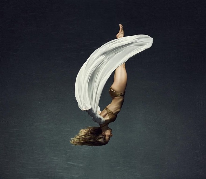 Impressive Portraits of Dancers and Acrobats by Tio Von Hale