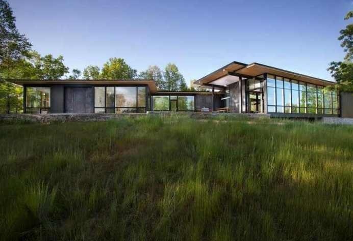 Contemporary US Lake House Defined by Openness and Transparency #architecture #contemporary