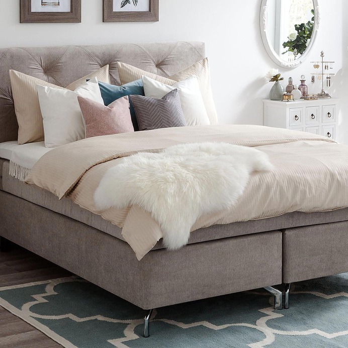 Hygge & Cozy Living Trend on Home24 - Mindsparkle Mag Hygge is not a piece of furniture or a decorative object, but a feeling of security and coziness. The Danish happiness concept celebrates absolute comfort and coziness. #interior #design #color #photography #graphic #design #gallery #blog #project #mindsparkle #mag #beautiful #portfolio #designer