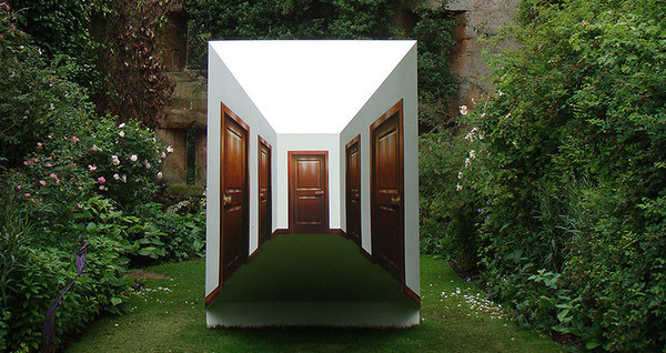 Works: El pasillo(2007) Leandro Erlich #outdoor #indoor