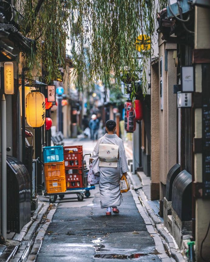 Playful and Modern Street Photography by Takeshi Hayakawa