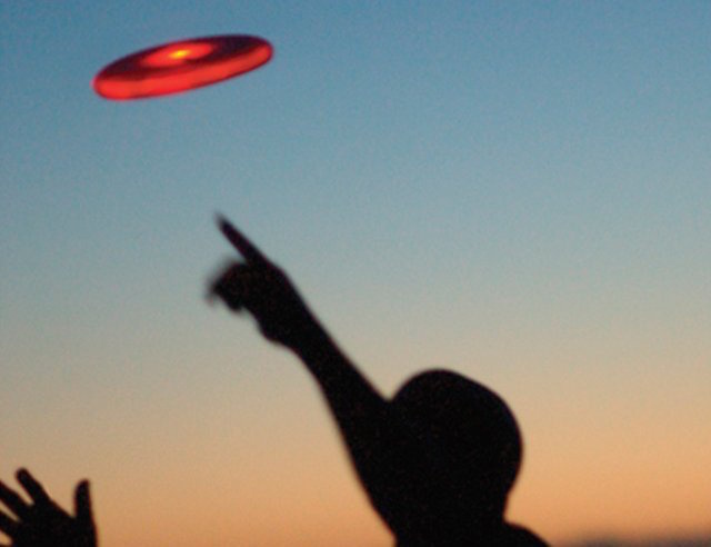 LED Light-Up Flying Disc #tech #flow #gadget #gift #ideas #cool