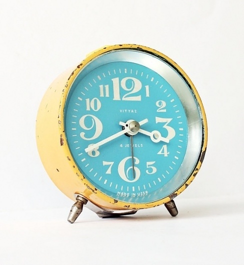 Vintage mechanical alarm clock Vitjaz from by ClockworkUniverse #soviet #etsy #vintage #numbers #clock