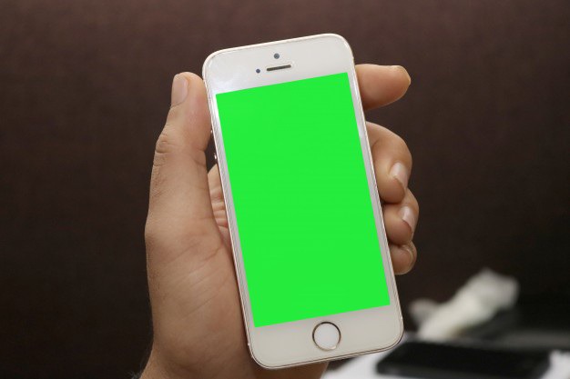 Smartphone with green screen Free Psd. See more inspiration related to Mockup, Computer, Template, Phone, Mobile, Laptop, Web, 3d, Iphone, Corporate, Mock up, Tablet, Company, Display and Screen on Freepik.