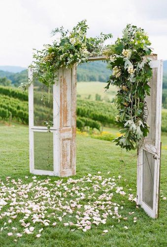 The decor is able to create a magical atmosphere and turn your wedding into a real fairy tale.