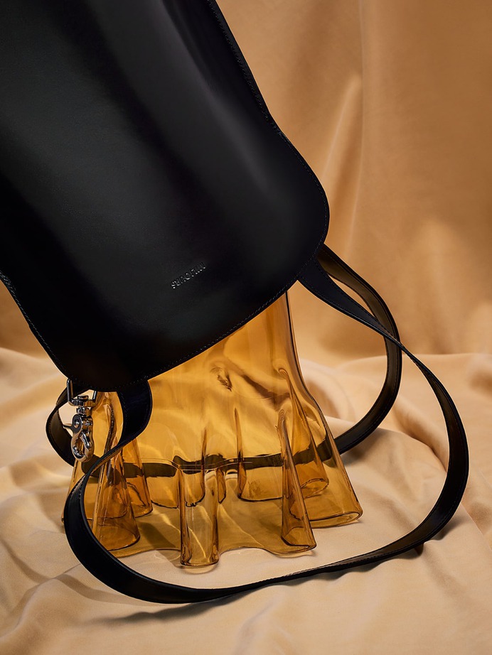 Miljours Studio Leather Bags - Mindsparkle Mag Miljours Studio, founded in 2017, designs simple yet elegant and classic accessories using eco-friendly leather. #logo #packaging #identity #branding #design #color #photography #graphic #design #gallery #blog #project #mindsparkle #mag #beautiful #portfolio #designer