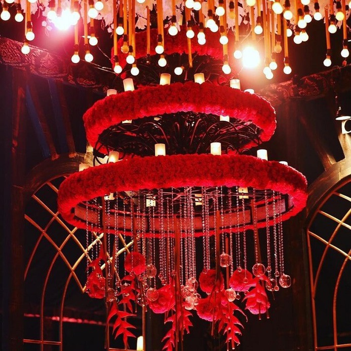Valentine's Day Wedding Ideas: Theme Decor, Photobooth Props, Selfie Frames, And Balloon Decor!