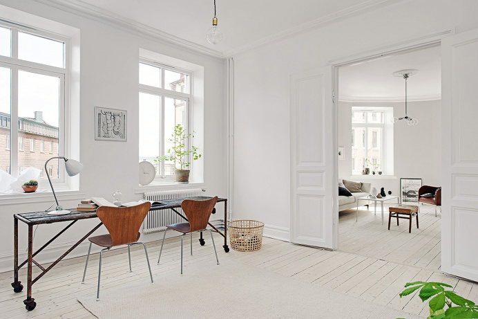 Bright workspace. Via alvhemmakleri.se. #minimalism #workspace