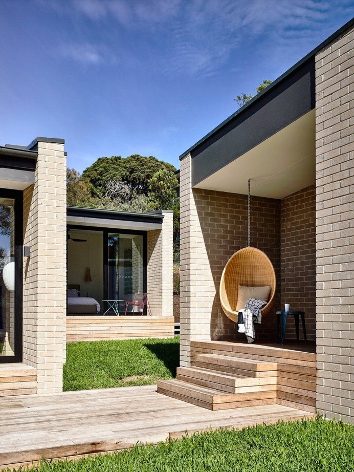 Coastal Holiday House with a Retro Vibe at Sorrento 17
