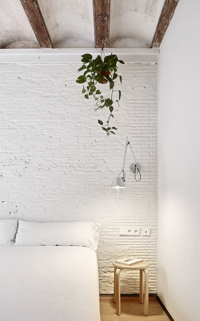 Borne Apartments by MESURA. Photo © José Hevia. #bedroom #minimalism #mesura #josehevia #brickwall