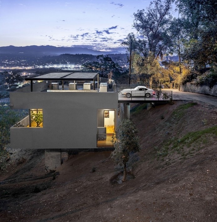 Original Roof Car Park Defining Contemporary Residence in LA #architecture #contemporary