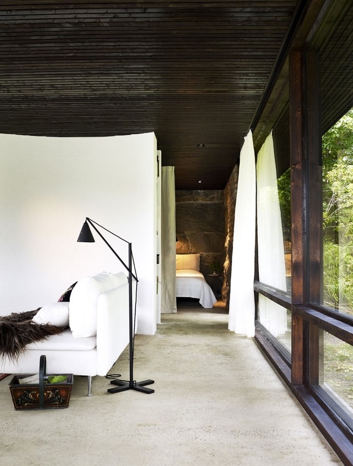 Lundnas House Combine Contemporary Aesthetics with Local Architectural Traditions