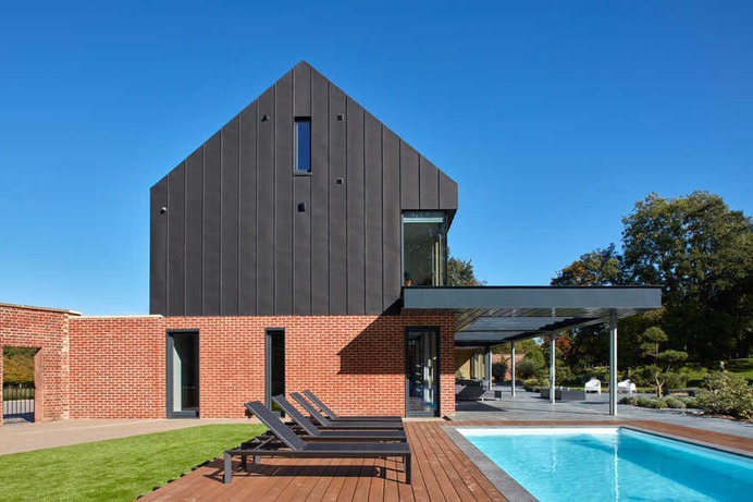 The Glass Residence / Selencky Parson