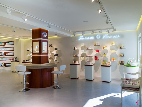 HERMOSA pharmacy by Marketing Jazz, Mancha Real Spain store design #store #pharmacy #retail