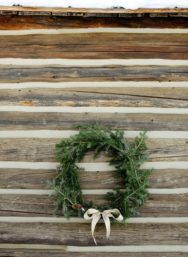 diy holiday wreath tutorial #wreath #christmas #wood #cabin #bow #green