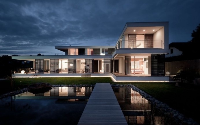A Better Version of an L-Shaped Villa Hovering Above the Garden in Austria #architecture