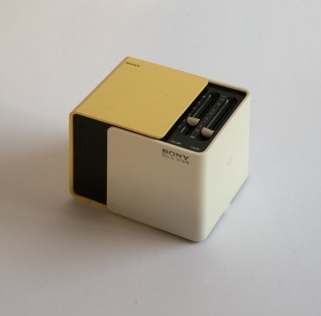Sony TR-1825 Radio » ISO50 Blog – The Blog of Scott Hansen (Tycho / ISO50) #radio #geometry #design #minimalism #sony #cube