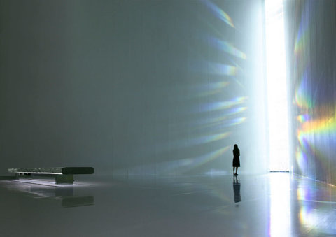 tokujin yoshioka at museum of contemporary art, tokyo #light #prism #people